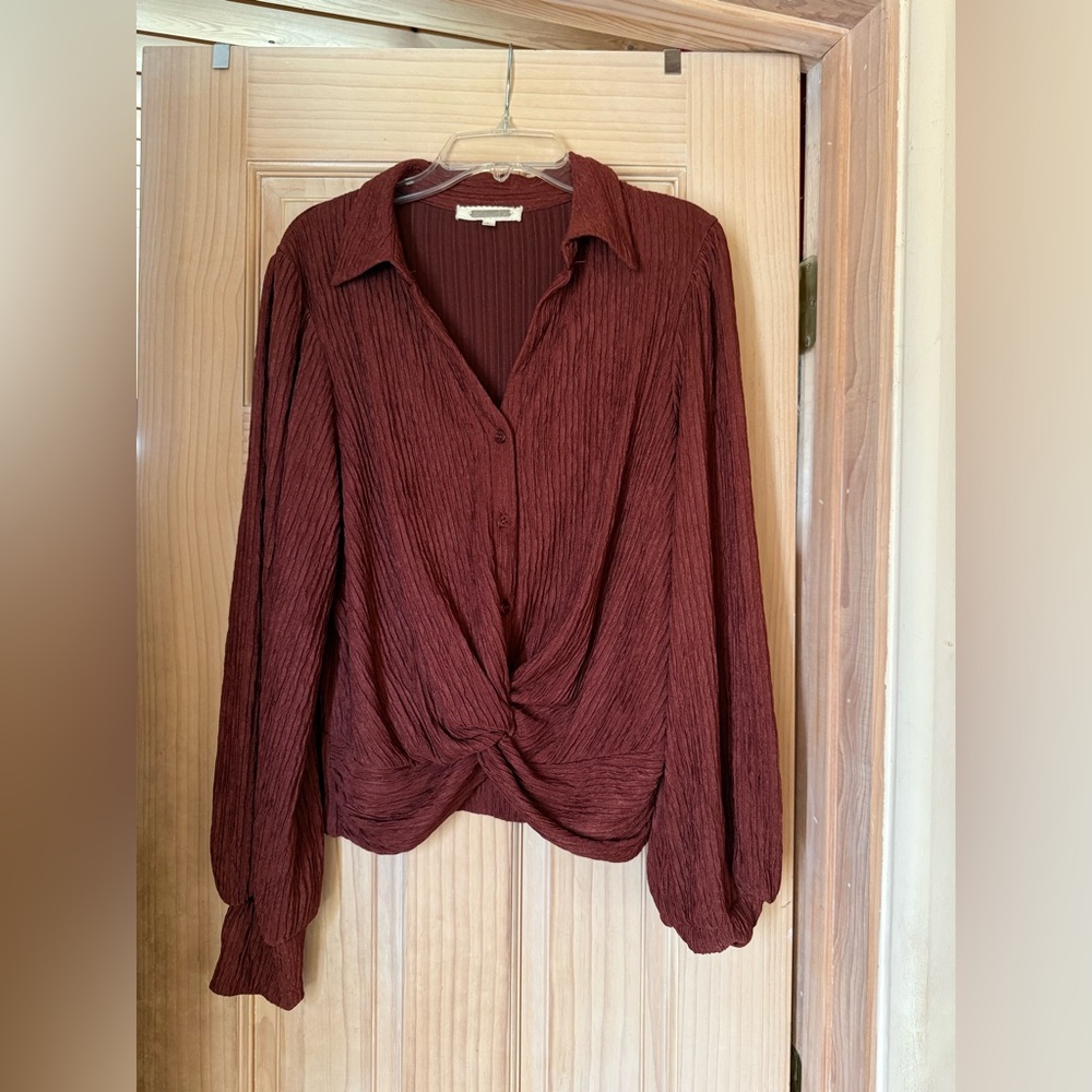 Under Skies Rust Twist Front Button Blouse – Size L
